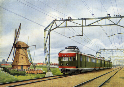 165464 Afbeelding van twee gekoppelde electrische treinstellen mat. 1935 ( Hoek van Hollanders ) op de spoorlijn nabij ...